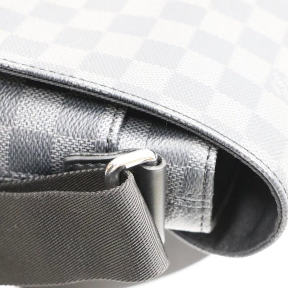 Louis Vuitton District Damier Graphite Messenger Bag - Black/Grey *READ* - Picture 9 of 16